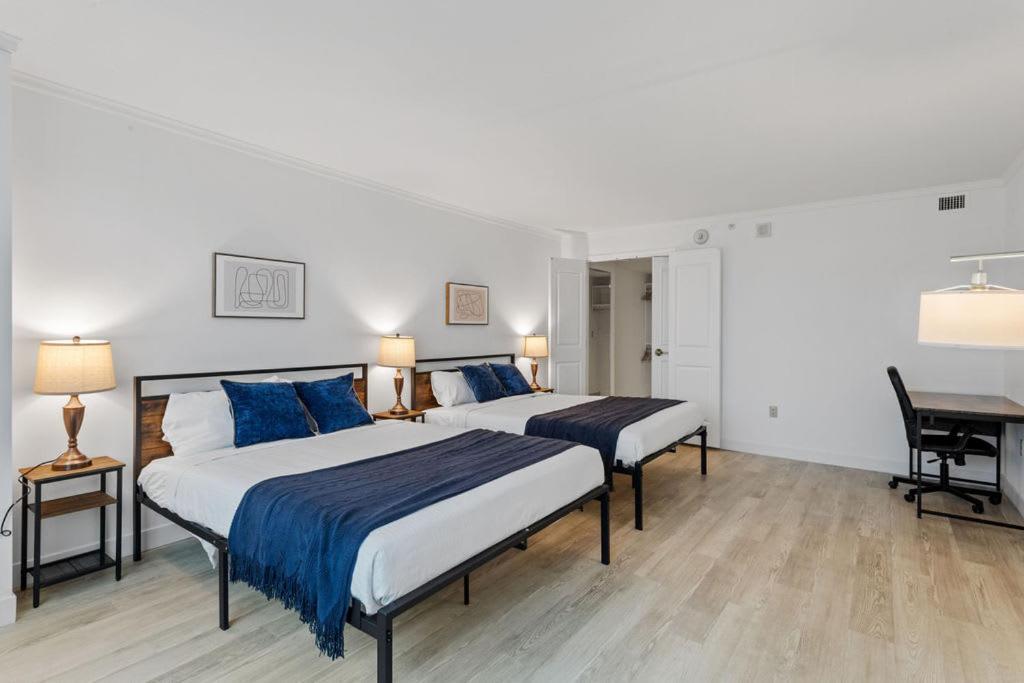 Two Adjacent Spacious Cozysuites On The Boardwalk * Atlantic City