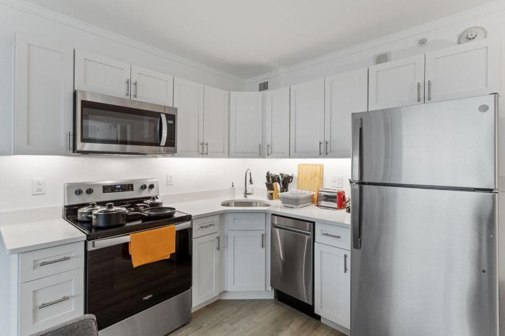 Apartment Two Adjacent Spacious Cozysuites On The Boardwalk