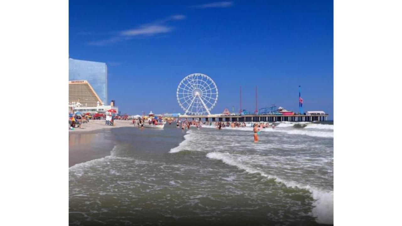 Two Adjacent Spacious Cozysuites On The Boardwalk *