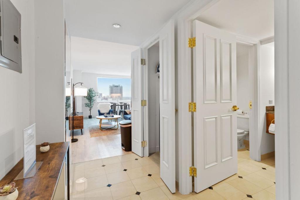 Two Adjacent Spacious Cozysuites On The Boardwalk *